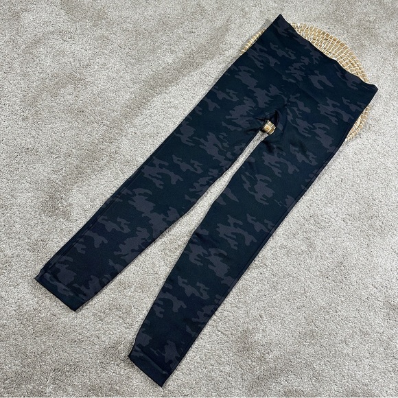 SPANX Look At Me Now Seamless Leggings High Rise in Black Camo Size L - Picture 5 of 15